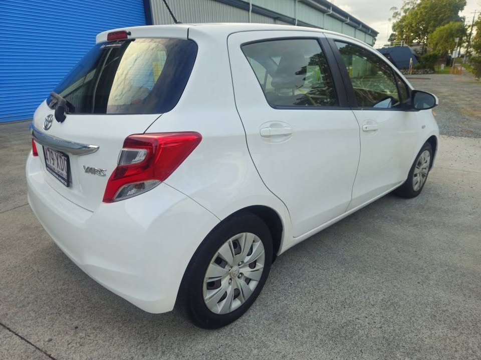 2015 Toyota yaris 5 door automatic hatch 4.jpg